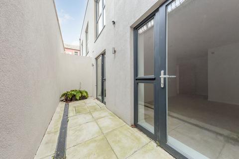3 bedroom flat for sale, Goldhawk Road, London W12