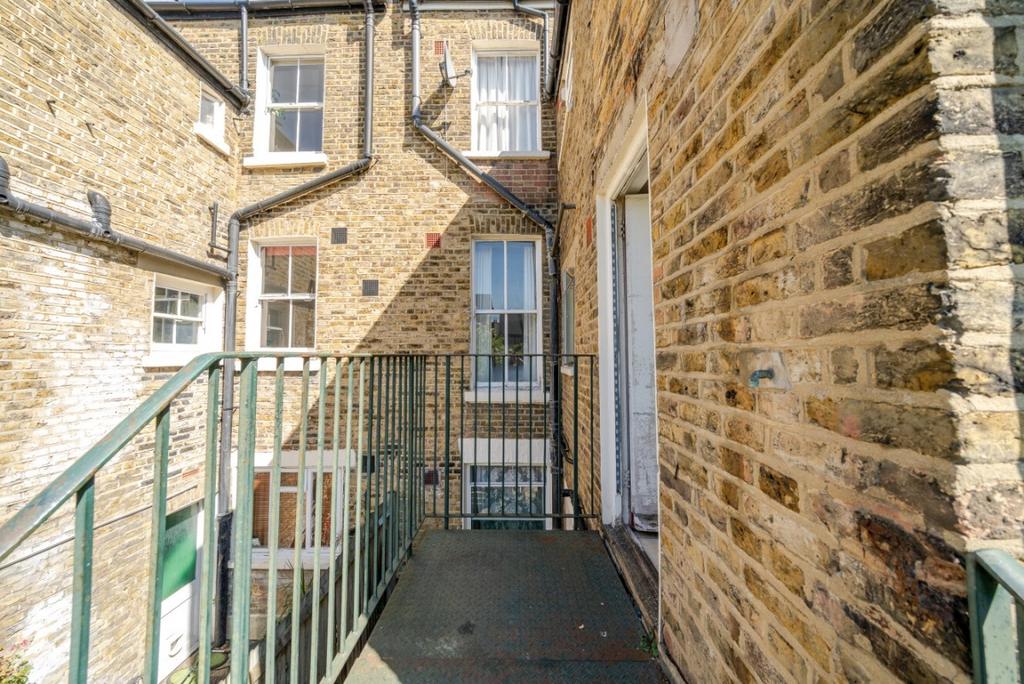 67f3f8d2ba501-l-1277