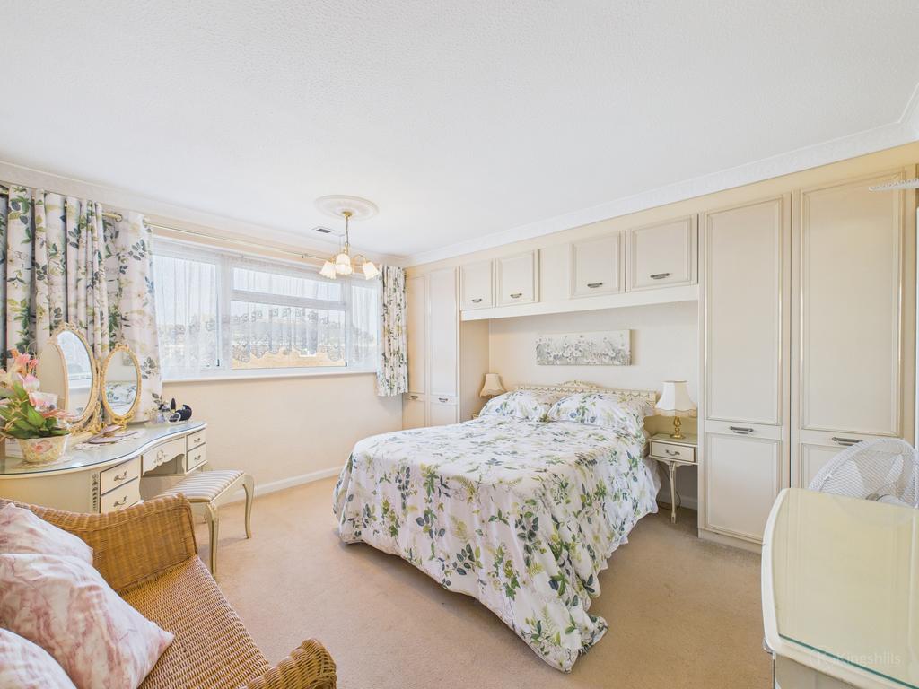 Cam02136 g0 pr0494 still016