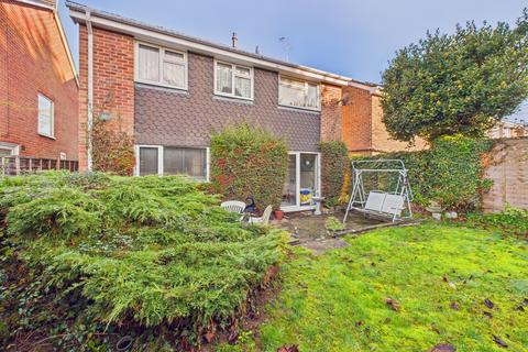 4 bedroom detached house to rent, Tithe Close, Maidenhead, Berkshire, SL6 2YT