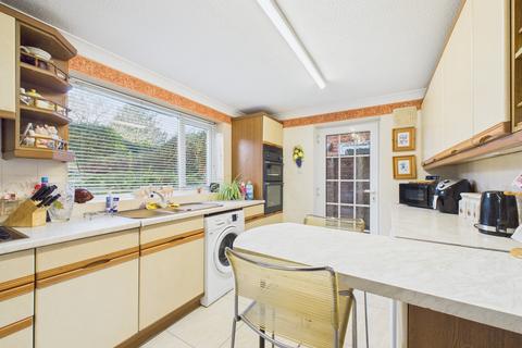 4 bedroom detached house to rent, Tithe Close, Maidenhead, Berkshire, SL6 2YT