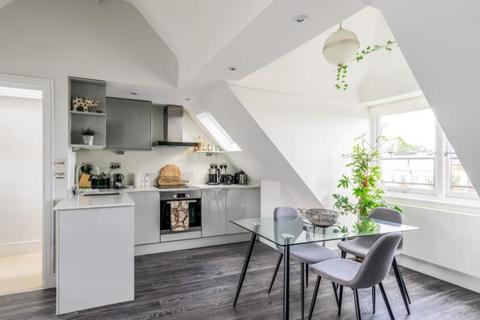 2 bedroom flat to rent, Parliament Hill, London NW3