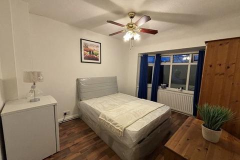 undefined, Mitcham CR4
