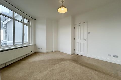 2 bedroom apartment to rent, Burnaby Road, Bournemouth