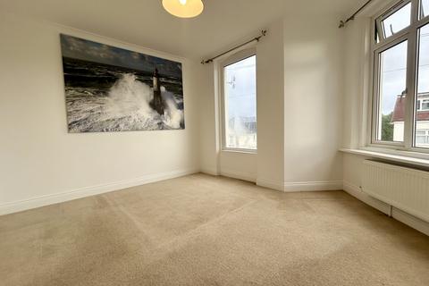 2 bedroom apartment to rent, Burnaby Road, Bournemouth