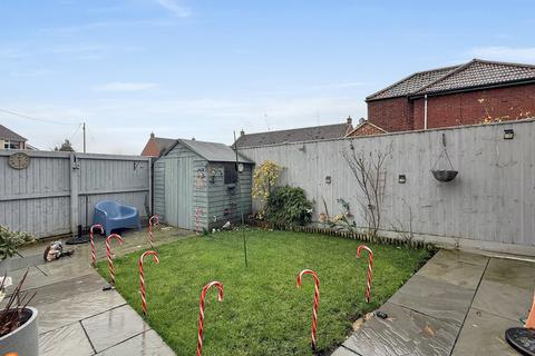 3 bedroom end of terrace house for sale, Chantry Court, Southwick