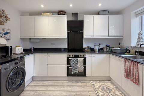 3 bedroom end of terrace house for sale, Chantry Court, Southwick
