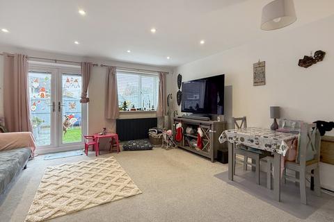 3 bedroom end of terrace house for sale, Chantry Court, Southwick