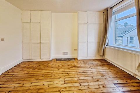 undefined, Park Avenue, Leeds LS19