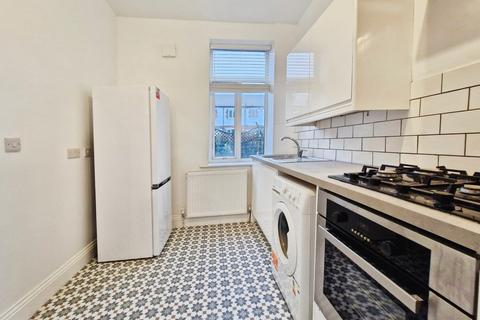 undefined, Park Avenue, Leeds LS19