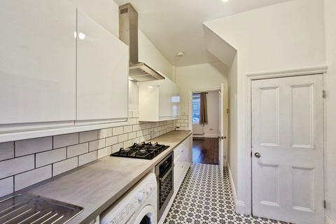 undefined, Park Avenue, Leeds LS19