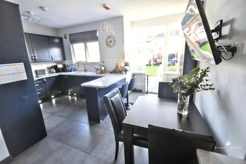 3 bedroom end of terrace house for sale, Hildaville Drive, Westcliff-on-Sea