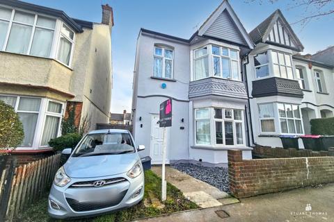 3 bedroom end of terrace house for sale, Hildaville Drive, Westcliff-on-Sea