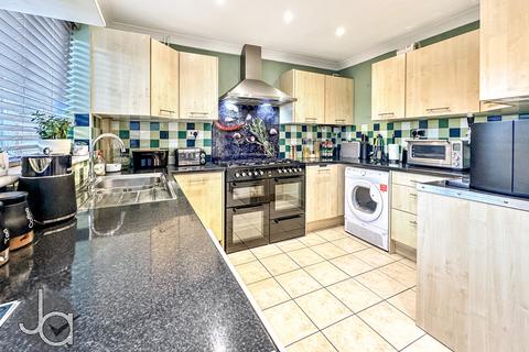 5 bedroom detached house for sale, Pilborough Way, Colchester