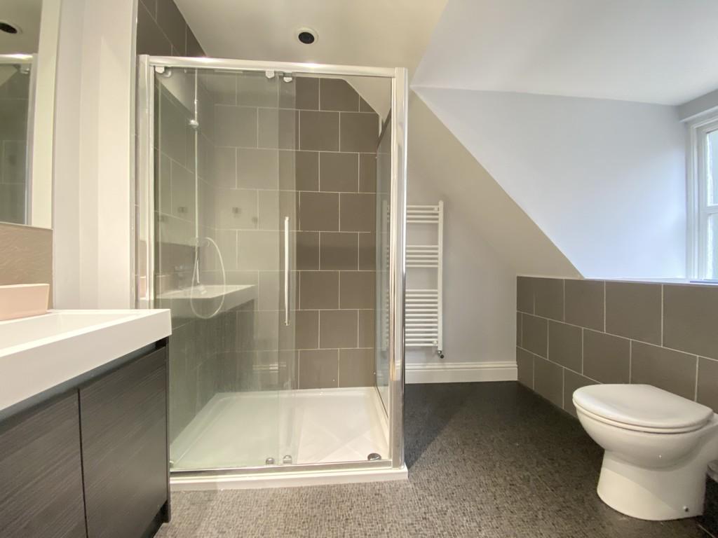 En suite shower