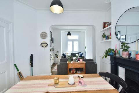 2 bedroom flat to rent, Montgomery Street, Hove