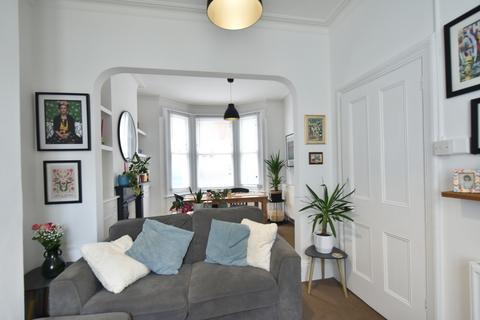 2 bedroom flat to rent, Montgomery Street, Hove