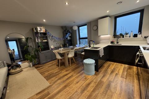 2 bedroom apartment to rent, Heather Gardens, London NW11