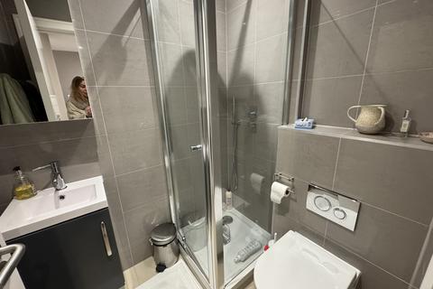 2 bedroom apartment to rent, Heather Gardens, London NW11