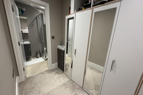 2 bedroom apartment to rent, Heather Gardens, London NW11