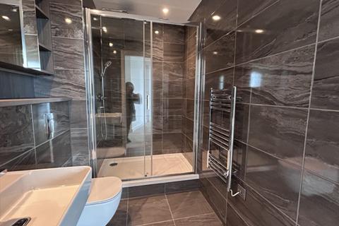 3 bedroom apartment to rent, Three60, Manchester M15