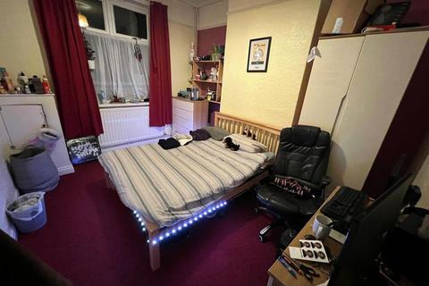 6 bedroom terraced house for sale, Thornton Road, Stoke-On-Trent