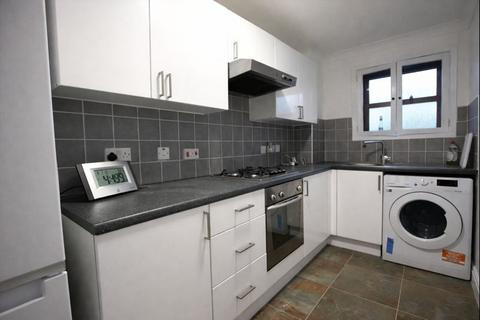 2 bedroom house to rent, 2 bedroom HOUSE in  Forest Gate E12