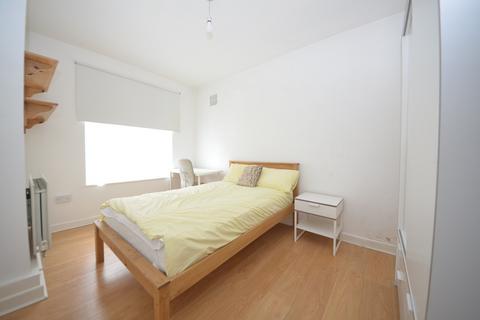 undefined, Meadow Road, Oval SW8