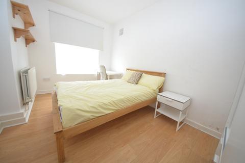 undefined, Meadow Road, Oval SW8