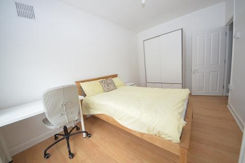 undefined, Meadow Road, Oval SW8
