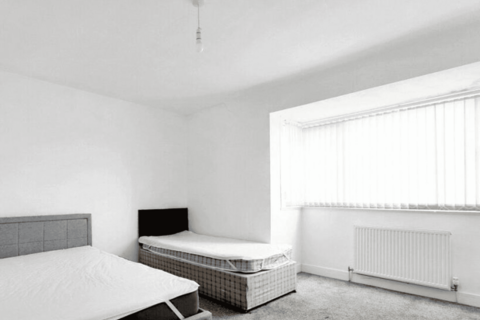 undefined, Heath Rise, Leeds, LS11