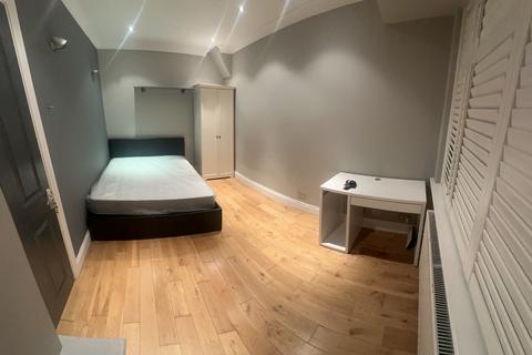 House share to rent, Spelthorne Lane, Ashford