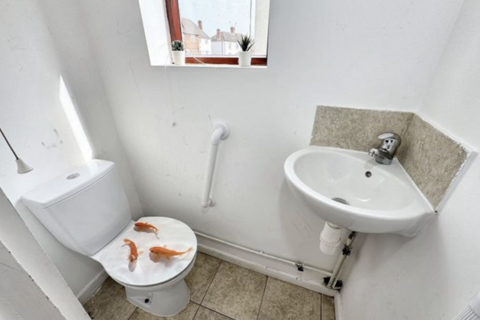 3 bedroom semi-detached house for sale, Waltham Avenue, Leicester LE3