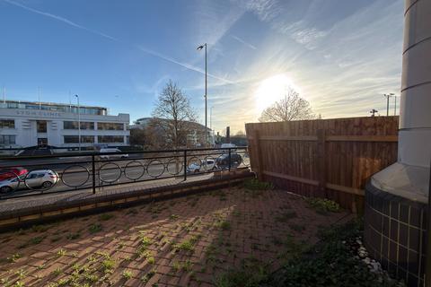 Studio to rent, Harlequin Avenue