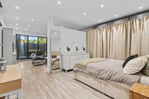 undefined, Finchley Road, Golders Green, NW11
