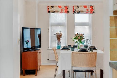 3 bedroom semi-detached house for sale, Kenny Drive, Carshalton