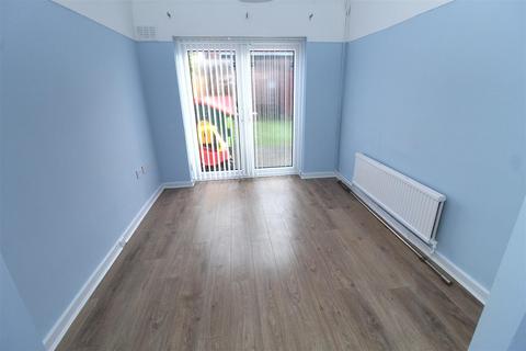 3 bedroom semi-detached house to rent, Waddicar Lane, Melling L31