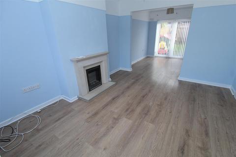 3 bedroom semi-detached house to rent, Waddicar Lane, Melling L31