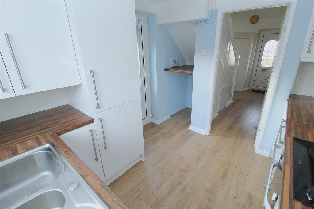Kitchen2.JPG