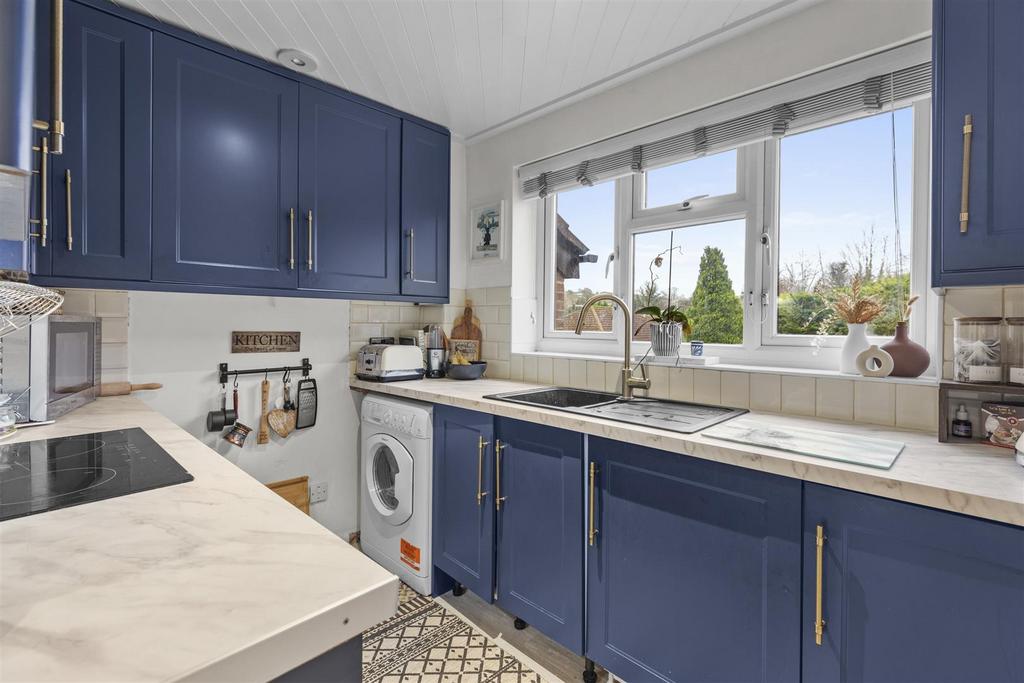 17 Kaybridge Close, HP13 7 HF-6.jpg