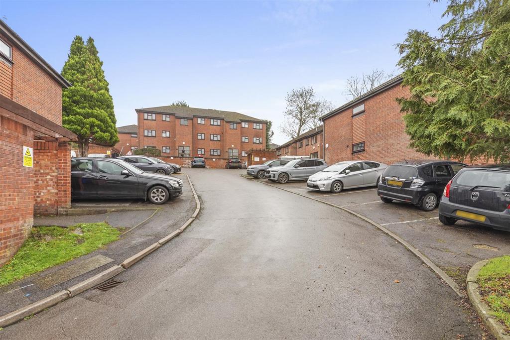 17 Kaybridge Close, HP13 7 HF-14.jpg