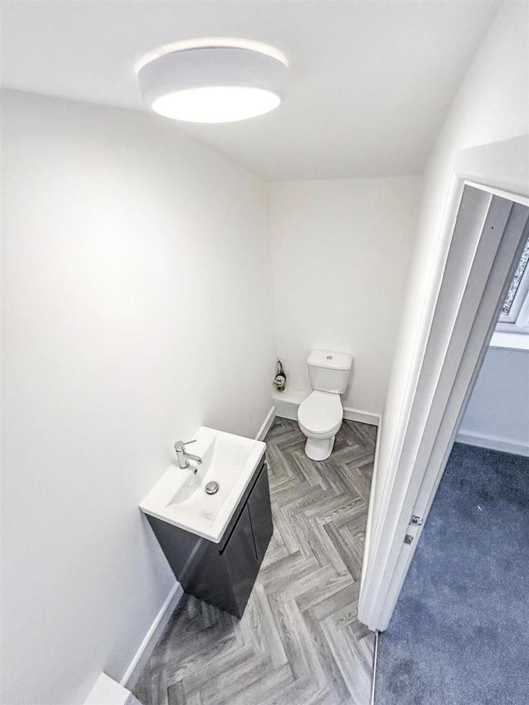 Cloakroom/ En suite