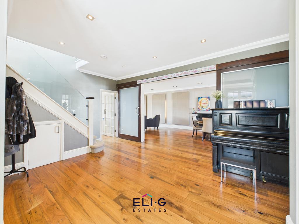 A lovely family home with four double bedrooms, o