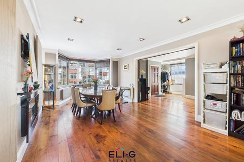 4 bedroom detached house to rent, Cheyne Walk, NW4 3QJ