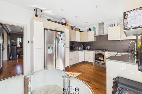 4 bedroom detached house to rent, Cheyne Walk, NW4 3QJ