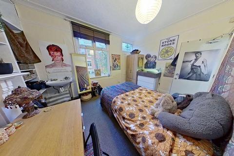 undefined, Ash road , Headingley, Leeds