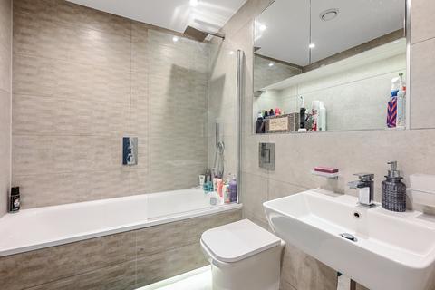 undefined, Farnborough Road, Farnborough, GU14