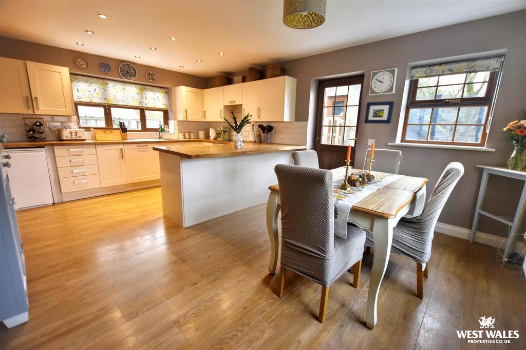 8 - 2025-12-01 T122912.623.jpg