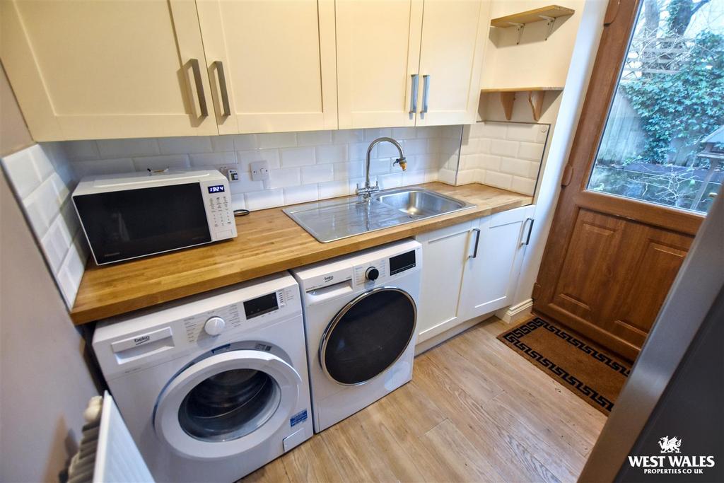 9 - 2025-12-01 T122916.719.jpg