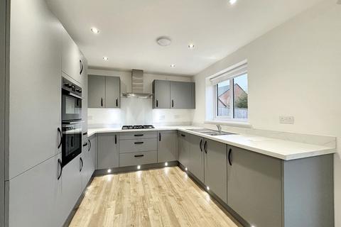 4 bedroom detached house to rent, Swanage Close, Cottam, Lancashire, PR4 0QS